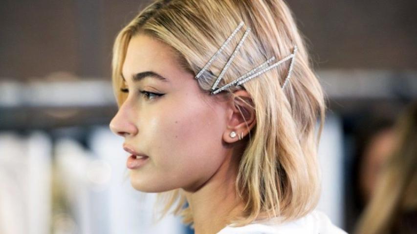 Hair clips: Πώς θα φορέσεις το αξεσουάρ μαλλιών από τα ‘90s Hair clips: Πώς θα φορέσεις το αξεσουάρ μαλλιών από τα ‘90s