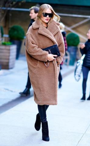 Teddy coat: Το παλτό με την πιο απαλή υφή που θα σου θυμίσει το αγαπημένο σου αρκουδάκι Teddy coat: Το παλτό με την πιο απαλή υφή που θα σου θυμίσει το αγαπημένο σου αρκουδάκι