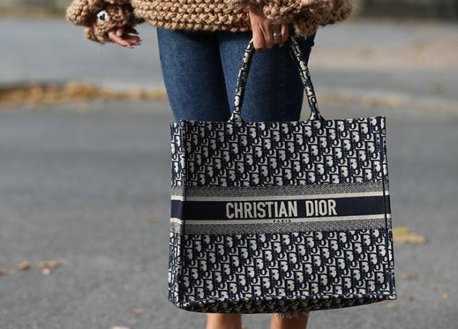 Οι πιο στιλάτες τσάντες που ξέρουν να τραβούν τα βλέμματα Οι πιο στιλάτες τσάντες που ξέρουν να τραβούν τα βλέμματα