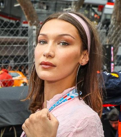 Δεν πάει ο νους σου ποιο αξεσουάρ μαλλιών επιστρέφει στη μόδα Δεν πάει ο νους σου ποιο αξεσουάρ μαλλιών επιστρέφει στη μόδα