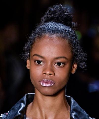 Τα 9 κραγιόν που πρέπει να αποκτήσεις πριν αλλάξει η χρονιά Τα 9 κραγιόν που πρέπει να αποκτήσεις πριν αλλάξει η χρονιά