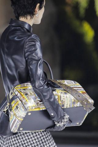 Αυτός είναι ο πιο hot τρόπος να κρατάς την τσάντα σου φέτος τον χειμώνα Αυτός είναι ο πιο hot τρόπος να κρατάς την τσάντα σου φέτος τον χειμώνα