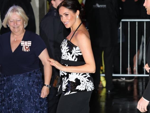 Η χθεσινή εμφάνιση της Meghan - Ω, ναι, με φουσκωμένη κοιλιά Η χθεσινή εμφάνιση της Meghan - Ω, ναι, με φουσκωμένη κοιλιά