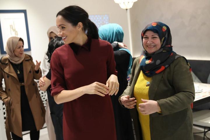 Γιατί ο βρετανικός τύπος λέει πως Meghan και Kate ντύθηκαν σαν δίδυμες; Γιατί ο βρετανικός τύπος λέει πως Meghan και Kate ντύθηκαν σαν δίδυμες;