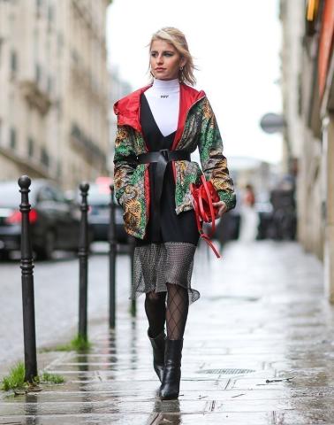 Συμβαίνει τώρα: Η απόλυτη κυριαρχία του διχτυωτού καλσόν (δες πώς να το φορέσεις) Συμβαίνει τώρα: Η απόλυτη κυριαρχία του διχτυωτού καλσόν (δες πώς να το φορέσεις)