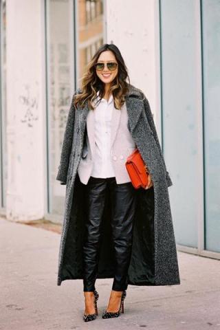 Ο πιο δημοφιλής τρόπος για να φορέσεις το λευκό πουκάμισο αυτόν τον χειμώνα Ο πιο δημοφιλής τρόπος για να φορέσεις το λευκό πουκάμισο αυτόν τον χειμώνα