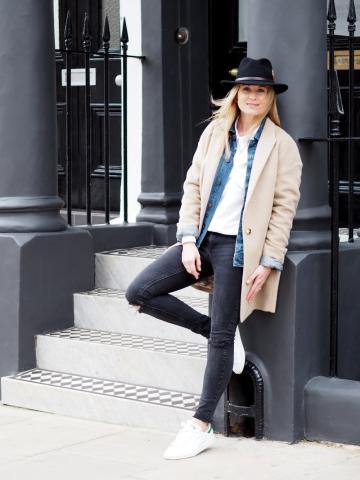 Ο πιο δημοφιλής τρόπος για να φορέσεις το λευκό πουκάμισο αυτόν τον χειμώνα Ο πιο δημοφιλής τρόπος για να φορέσεις το λευκό πουκάμισο αυτόν τον χειμώνα