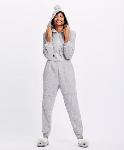 Εσύ τι φοράς μέσα στο σπίτι; Οι μεγαλύτερες τάσεις σε πιτζάμες και νυχτικά Εσύ τι φοράς μέσα στο σπίτι; Οι μεγαλύτερες τάσεις σε πιτζάμες και νυχτικά