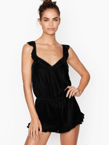 Εσύ τι φοράς μέσα στο σπίτι; Οι μεγαλύτερες τάσεις σε πιτζάμες και νυχτικά Εσύ τι φοράς μέσα στο σπίτι; Οι μεγαλύτερες τάσεις σε πιτζάμες και νυχτικά