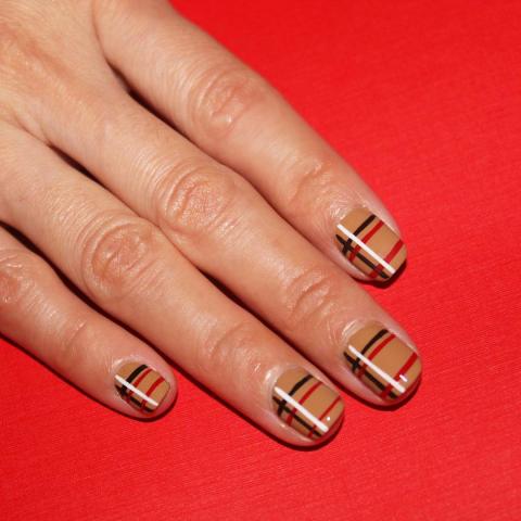 15 υπέροχες ιδέες για τα προ-εορταστικά σου νύχια 15 υπέροχες ιδέες για τα προ-εορταστικά σου νύχια