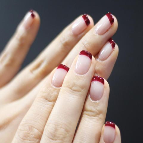 15 υπέροχες ιδέες για τα προ-εορταστικά σου νύχια 15 υπέροχες ιδέες για τα προ-εορταστικά σου νύχια