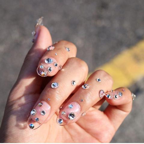 15 υπέροχες ιδέες για τα προ-εορταστικά σου νύχια 15 υπέροχες ιδέες για τα προ-εορταστικά σου νύχια