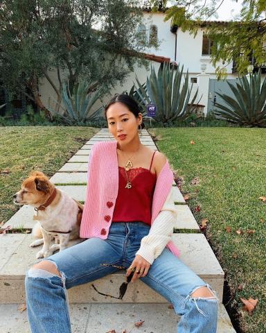 Street Style: Ροζ μέσα στον χειμώνα; Δες πώς θα το φορέσεις Street Style: Ροζ μέσα στον χειμώνα; Δες πώς θα το φορέσεις