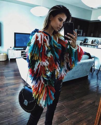 Shaggy πουλόβερ: Κι όμως, είναι μια από τις top τάσεις του χειμώνα Shaggy πουλόβερ: Κι όμως, είναι μια από τις top τάσεις του χειμώνα