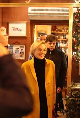 Sharon Stone: Ο φακός την τσάκωσε με τον νέο σύντροφό της Sharon Stone: Ο φακός την τσάκωσε με τον νέο σύντροφό της