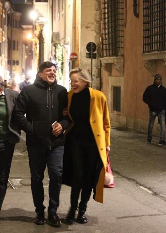 Sharon Stone: Ο φακός την τσάκωσε με τον νέο σύντροφό της Sharon Stone: Ο φακός την τσάκωσε με τον νέο σύντροφό της