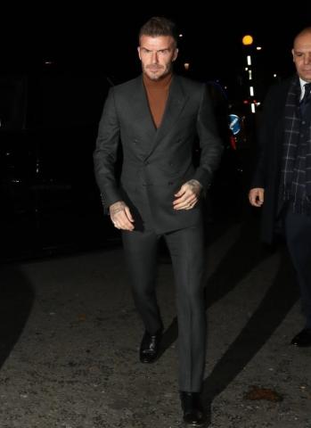 Το ζεύγος Beckham είπε να βγει ένα βράδυ κι ο Brooklyn δεν τους αφήνει σε ησυχία Το ζεύγος Beckham είπε να βγει ένα βράδυ κι ο Brooklyn δεν τους αφήνει σε ησυχία