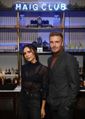 Το ζεύγος Beckham είπε να βγει ένα βράδυ κι ο Brooklyn δεν τους αφήνει σε ησυχία Το ζεύγος Beckham είπε να βγει ένα βράδυ κι ο Brooklyn δεν τους αφήνει σε ησυχία