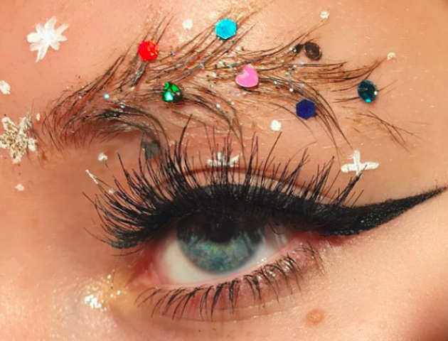 Νέα hot τάση: Τα πιο ακραία xmas μακιγιάζ και χτενίσματα που μπορείτε να κάνετε Νέα hot τάση: Τα πιο ακραία xmas μακιγιάζ και χτενίσματα που μπορείτε να κάνετε