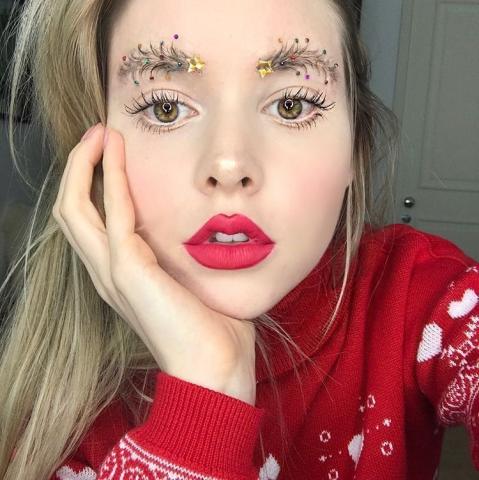 Νέα hot τάση: Τα πιο ακραία xmas μακιγιάζ και χτενίσματα που μπορείτε να κάνετε Νέα hot τάση: Τα πιο ακραία xmas μακιγιάζ και χτενίσματα που μπορείτε να κάνετε