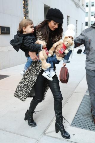 Clooneys: Οι πρώτες φωτογραφίες των διδύμων είναι γεγονός Clooneys: Οι πρώτες φωτογραφίες των διδύμων είναι γεγονός