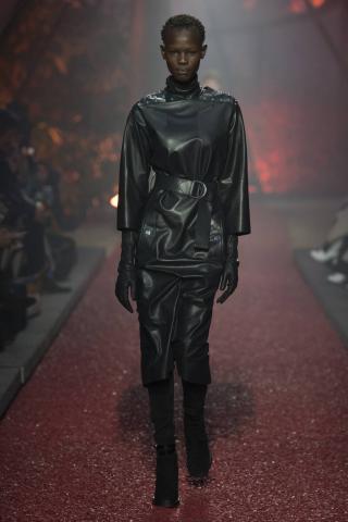 Δερμάτινο φόρεμα: 5 λόγοι που είναι το πιο must have φόρεμα του χειμώνα Δερμάτινο φόρεμα: 5 λόγοι που είναι το πιο must have φόρεμα του χειμώνα