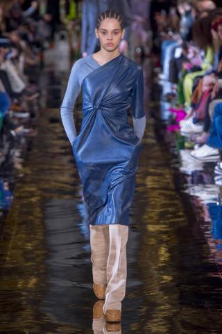 Δερμάτινο φόρεμα: 5 λόγοι που είναι το πιο must have φόρεμα του χειμώνα Δερμάτινο φόρεμα: 5 λόγοι που είναι το πιο must have φόρεμα του χειμώνα