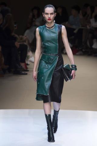 Δερμάτινο φόρεμα: 5 λόγοι που είναι το πιο must have φόρεμα του χειμώνα Δερμάτινο φόρεμα: 5 λόγοι που είναι το πιο must have φόρεμα του χειμώνα