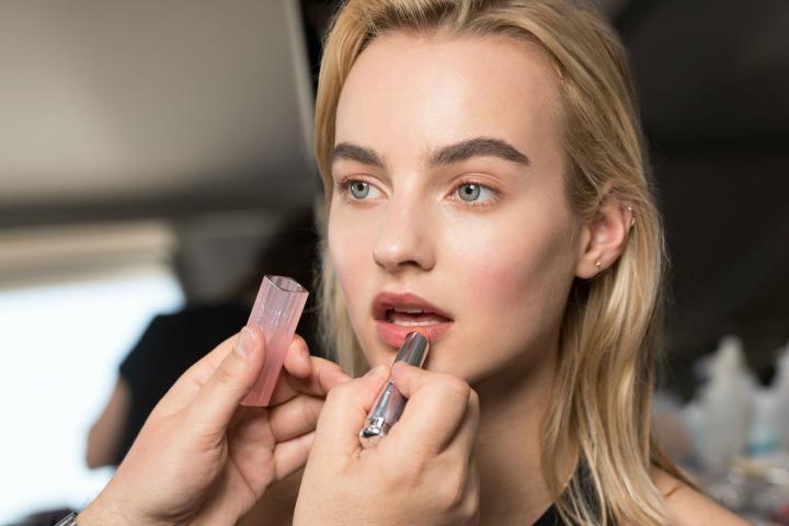 5 huge beauty trends που θα λατρέψεις όσο πέφτει η θερμοκρασία 5 huge beauty trends που θα λατρέψεις όσο πέφτει η θερμοκρασία