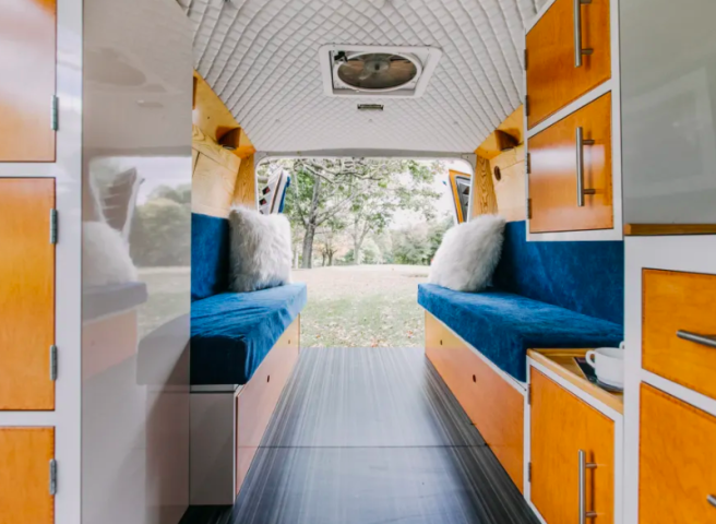 Αυτό το μικρό βανάκι μετατράπηκε στο πιο όμορφο και cozy κινούμενο σπίτι Αυτό το μικρό βανάκι μετατράπηκε στο πιο όμορφο και cozy κινούμενο σπίτι