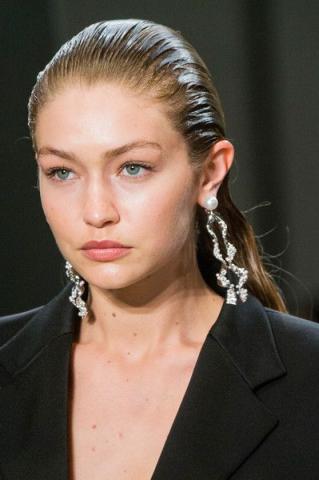 Oversized σκουλαρίκια: Είναι η πιο δυνατή τάση του 2019; Oversized σκουλαρίκια: Είναι η πιο δυνατή τάση του 2019;