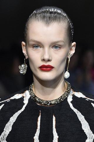 Oversized σκουλαρίκια: Είναι η πιο δυνατή τάση του 2019; Oversized σκουλαρίκια: Είναι η πιο δυνατή τάση του 2019;