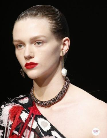 Oversized σκουλαρίκια: Είναι η πιο δυνατή τάση του 2019; Oversized σκουλαρίκια: Είναι η πιο δυνατή τάση του 2019;