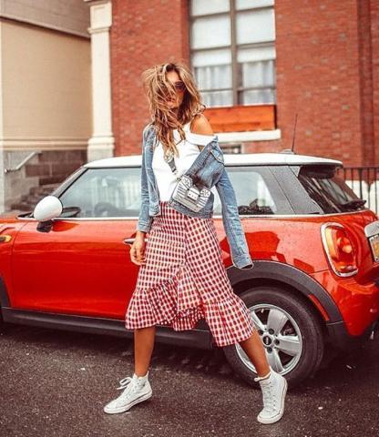 10 φρέσκοι τρόποι για να φορέσεις το βολάν με τον νέο χρόνο 10 φρέσκοι τρόποι για να φορέσεις το βολάν με τον νέο χρόνο