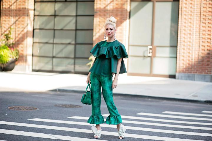 10 φρέσκοι τρόποι για να φορέσεις το βολάν με τον νέο χρόνο 10 φρέσκοι τρόποι για να φορέσεις το βολάν με τον νέο χρόνο