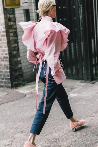 10 φρέσκοι τρόποι για να φορέσεις το βολάν με τον νέο χρόνο 10 φρέσκοι τρόποι για να φορέσεις το βολάν με τον νέο χρόνο