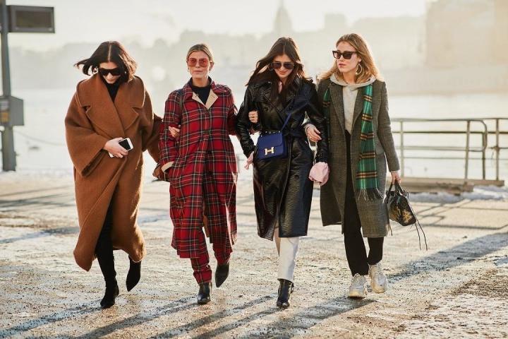 10 στιλιστικά τρικς που έχουν λατρέψει οι fashion editors σε όλο τον κόσμο 10 στιλιστικά τρικς που έχουν λατρέψει οι fashion editors σε όλο τον κόσμο