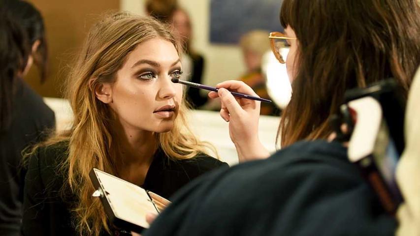 Τα 8 πινέλα που πρέπει οπωσδήποτε να έχεις στο νεσεσέρ σου για αψεγάδιαστο look Τα 8 πινέλα που πρέπει οπωσδήποτε να έχεις στο νεσεσέρ σου για αψεγάδιαστο look