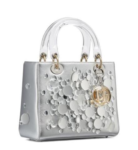 O οίκος Dior δημιουργεί 11 τσάντες που θα θέλεις να αποκτήσεις οπωσδήποτε με το νέο έτος O οίκος Dior δημιουργεί 11 τσάντες που θα θέλεις να αποκτήσεις οπωσδήποτε με το νέο έτος