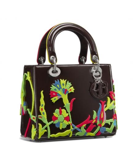 O οίκος Dior δημιουργεί 11 τσάντες που θα θέλεις να αποκτήσεις οπωσδήποτε με το νέο έτος O οίκος Dior δημιουργεί 11 τσάντες που θα θέλεις να αποκτήσεις οπωσδήποτε με το νέο έτος