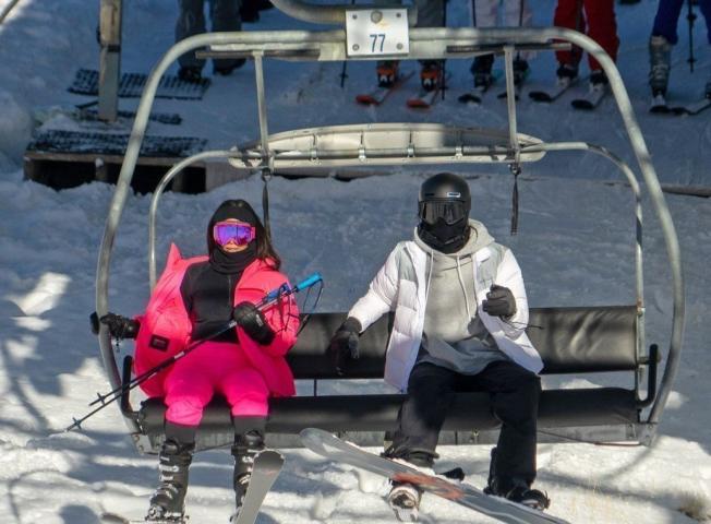 Η Kendall Jenner πόζαρε με μπικίνι αλλά όχι σε παραλία… Η Kendall Jenner πόζαρε με μπικίνι αλλά όχι σε παραλία…