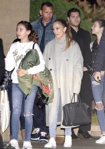 Η Jennifer Lopez και ο Alex Rodriguez σε δείπνο με τα παιδιά τους Η Jennifer Lopez και ο Alex Rodriguez σε δείπνο με τα παιδιά τους