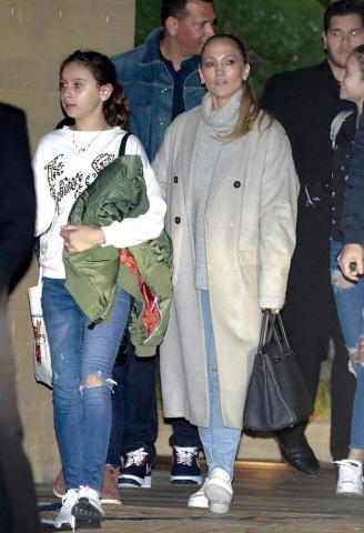 Η Jennifer Lopez και ο Alex Rodriguez σε δείπνο με τα παιδιά τους Η Jennifer Lopez και ο Alex Rodriguez σε δείπνο με τα παιδιά τους