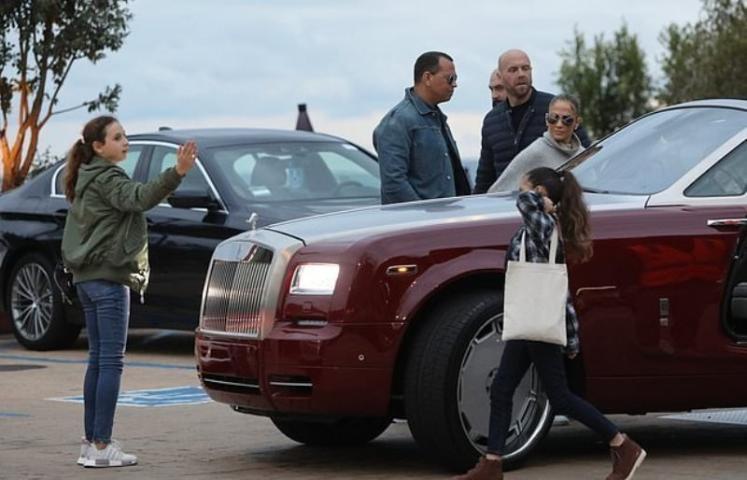 Η Jennifer Lopez και ο Alex Rodriguez σε δείπνο με τα παιδιά τους Η Jennifer Lopez και ο Alex Rodriguez σε δείπνο με τα παιδιά τους