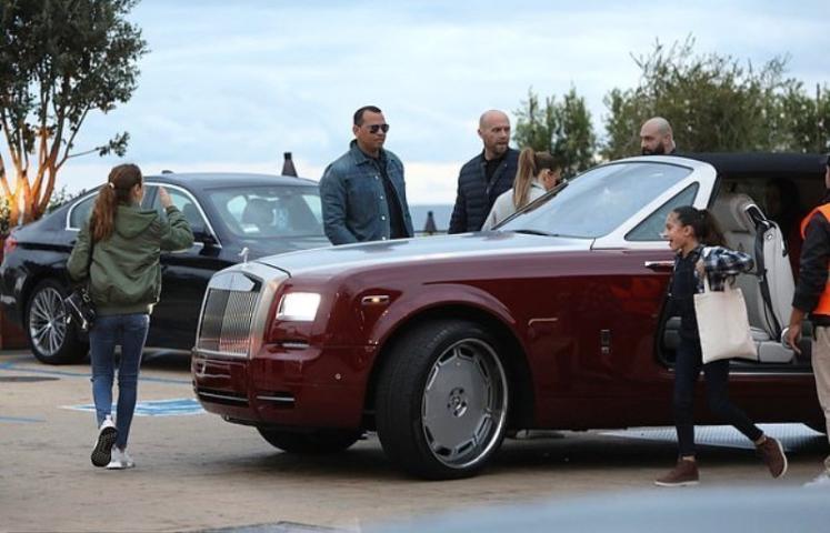 Η Jennifer Lopez και ο Alex Rodriguez σε δείπνο με τα παιδιά τους Η Jennifer Lopez και ο Alex Rodriguez σε δείπνο με τα παιδιά τους