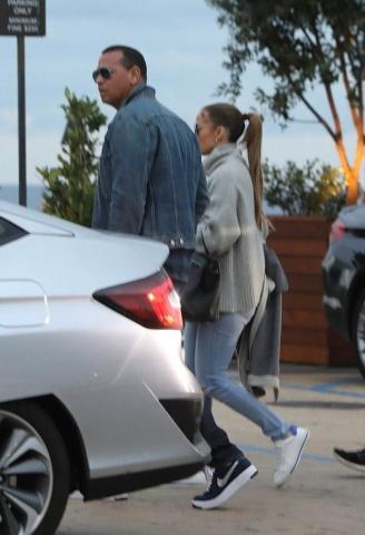 Η Jennifer Lopez και ο Alex Rodriguez σε δείπνο με τα παιδιά τους Η Jennifer Lopez και ο Alex Rodriguez σε δείπνο με τα παιδιά τους