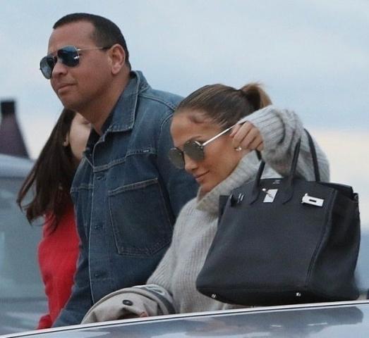 Η Jennifer Lopez και ο Alex Rodriguez σε δείπνο με τα παιδιά τους Η Jennifer Lopez και ο Alex Rodriguez σε δείπνο με τα παιδιά τους