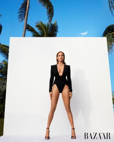 Jennifer Lopez: Λίγο πριν κλείσει τα 50 δείχνει άφοβα τις ρυτίδες και τις και μιλάει για αποτυχημένες σχέσεις και bullying Jennifer Lopez: Λίγο πριν κλείσει τα 50 δείχνει άφοβα τις ρυτίδες και τις και μιλάει για αποτυχημένες σχέσεις και bullying