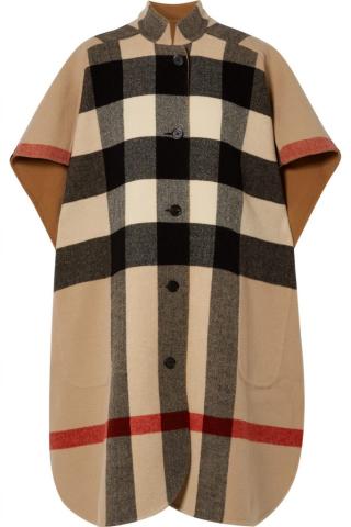 Street Style: Δες πώς φοράνε τις κάπες τους οι πιο στιλάτες γυναίκες Street Style: Δες πώς φοράνε τις κάπες τους οι πιο στιλάτες γυναίκες