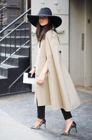 Street Style: Δες πώς φοράνε τις κάπες τους οι πιο στιλάτες γυναίκες Street Style: Δες πώς φοράνε τις κάπες τους οι πιο στιλάτες γυναίκες